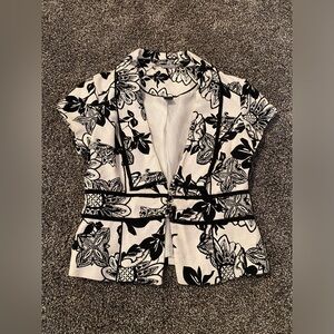 White/Black House Market short sleeve blazer. Size 6